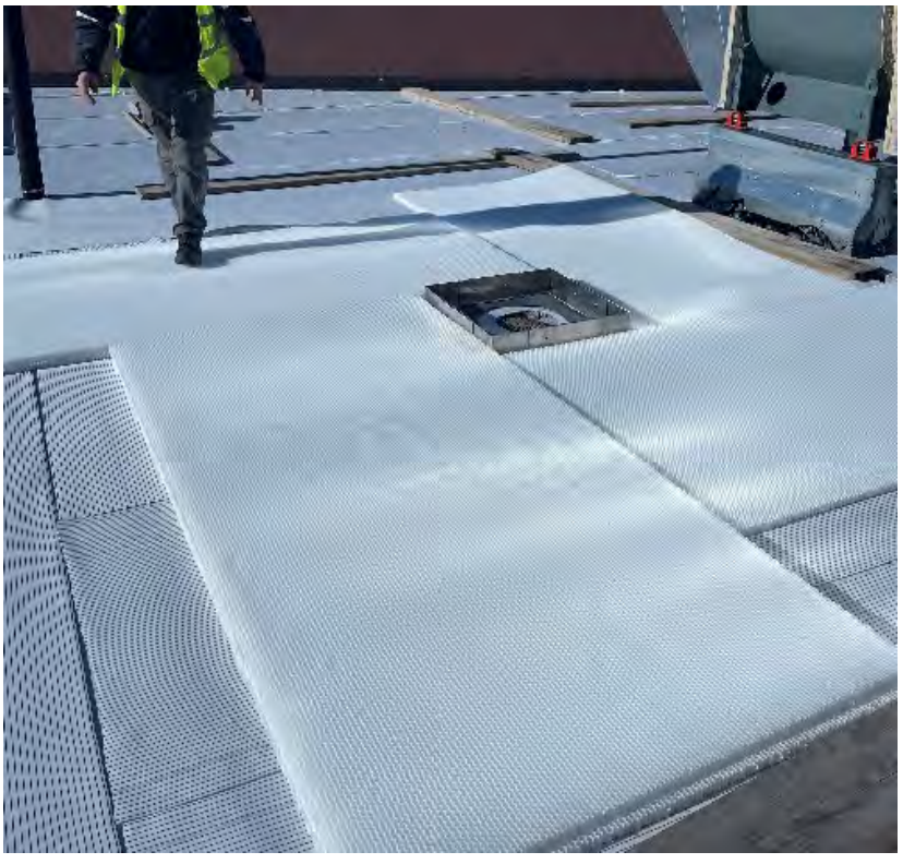 Installation step 4 honeycomb reservoir